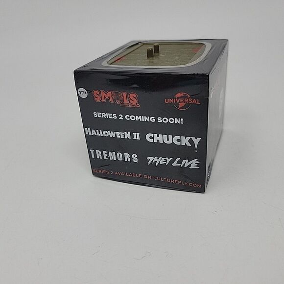 Smols Horror Classics Series 2 Figure & Crate Stand - Bloody Michael Myers - Picture 4 of 8